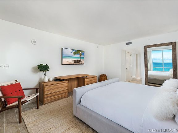 4th image of 102 24th St APT 1122