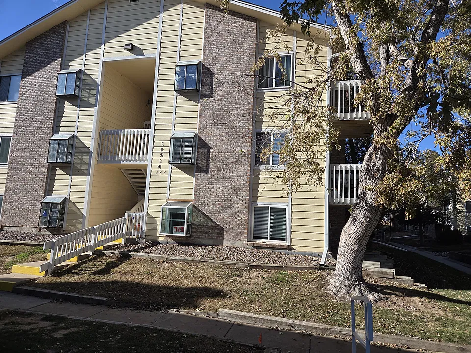 12514 E Cornell Ave #104