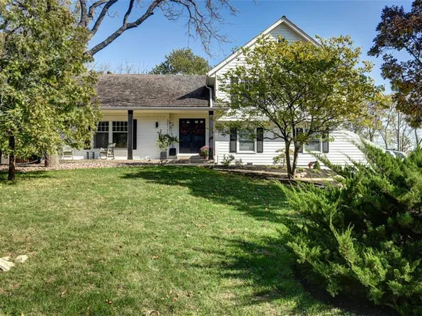 20734 Pebble Ln, Lenexa, KS 66220