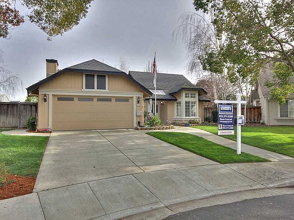 Beautifully landscaped frontyard