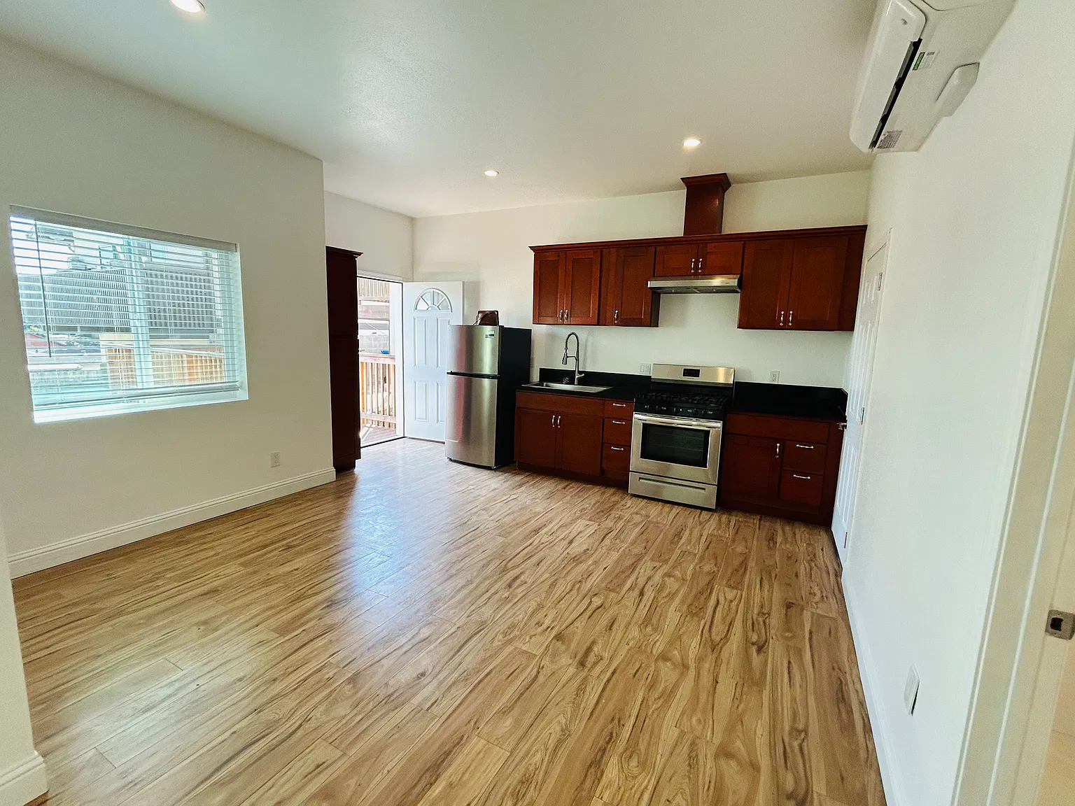 2 bed, 812 sqft, $2,950 — Photo 1