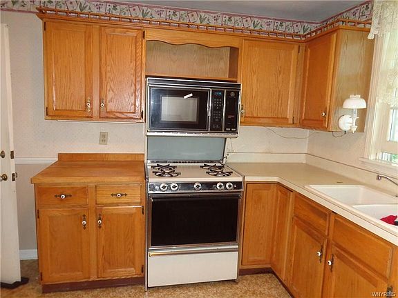 3rd image of 262 Southwood Dr