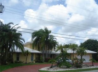 19220 E Saint Andrews Dr, Hialeah, FL 33015