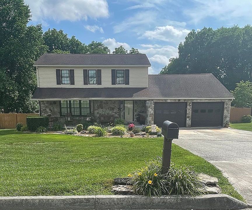 1st image of 725 Montvue Dr