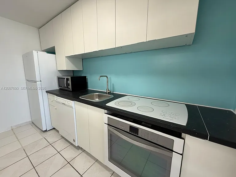 1750 James Ave #7A — Photo 2
