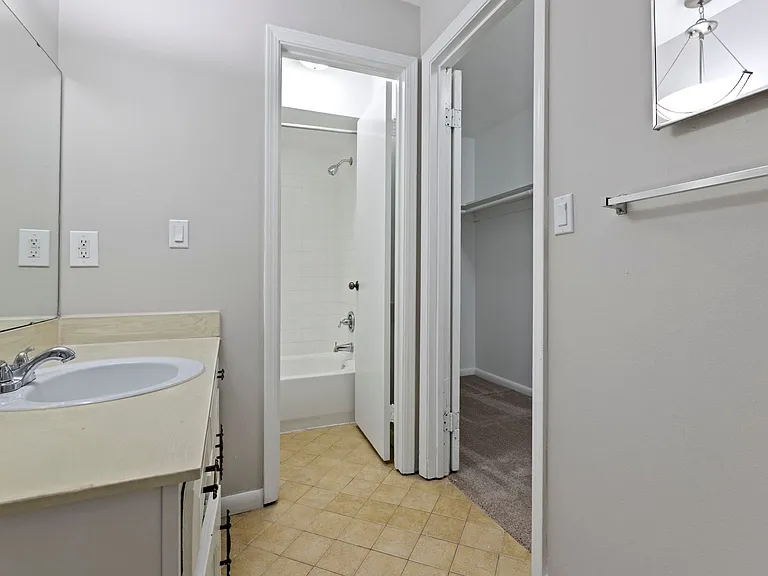 The Lenox Apartment Homes — Photo 62