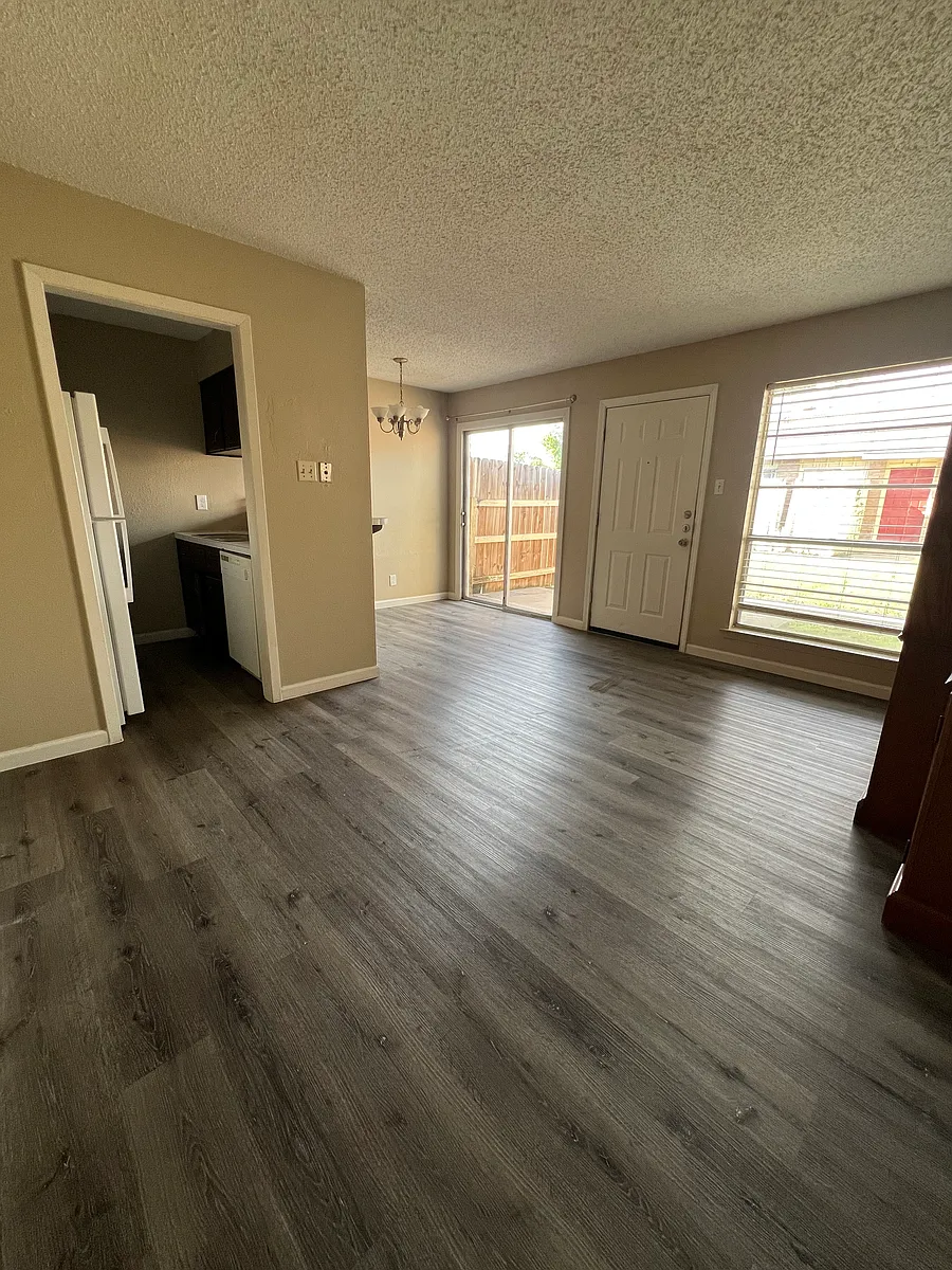 Building Photo - 2314 Andover Dr #2