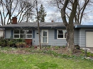 1827 Hazelwood Dr, Lindenhurst, IL
