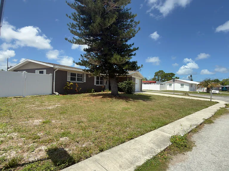 4004 Baden Dr — Photo 3