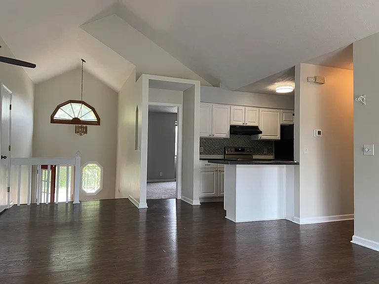 3515 Comstock Ave — Photo 10