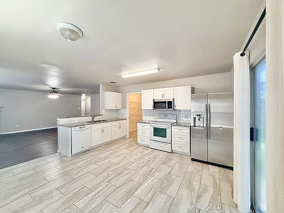 3rd image of 2809 Briargrove Ln