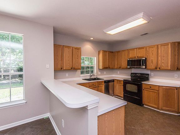 3rd image of 602 Fairway Forest Dr
