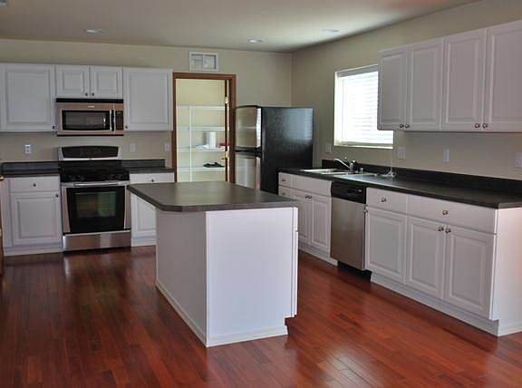 Kitchen with island and all appliances (Note, newer refriger