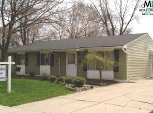 154 Birchwood Dr, Troy, MI 48083