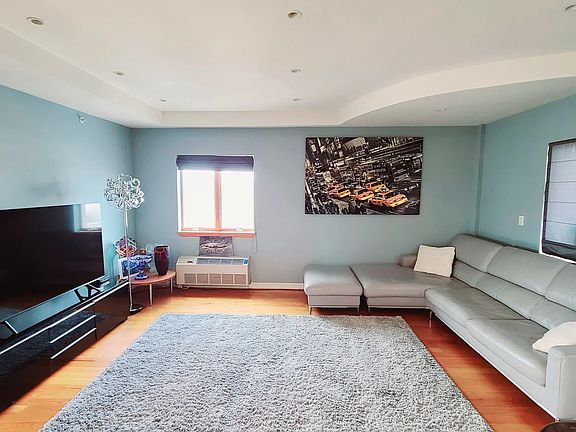 2nd image of 2964 Brighton Sixth St #8A
