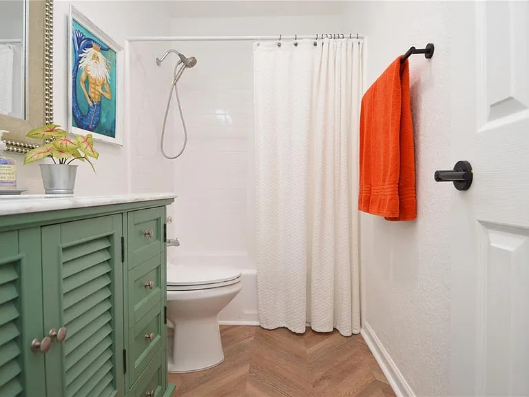 5048 Beach Dr SE #F — Photo 32