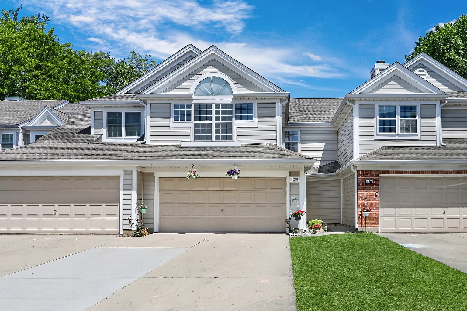 218 Woodstone Dr photo 1