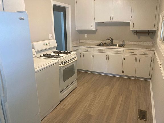 3rd image of 204 Kirkwood Cir