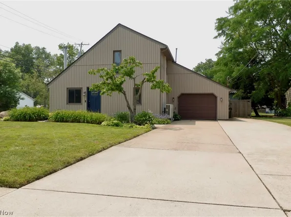 788 Idlewood Ave, Sheffield Lake, OH 44054