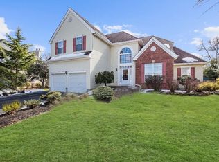 26 Larkspur Dr, Dayton, NJ 08810