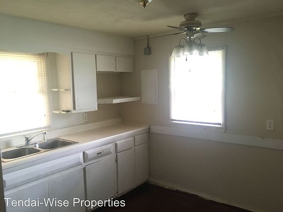 3rd image of 2303 N Park Ave