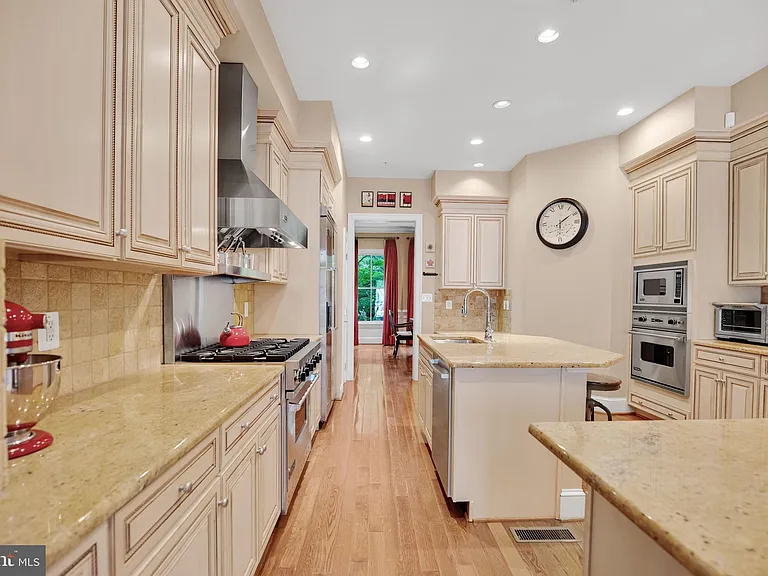 714 Bracey Ln — Photo 23