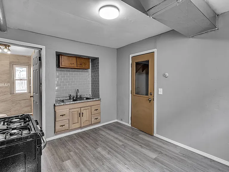 53 Sirret St #1 — Photo 9