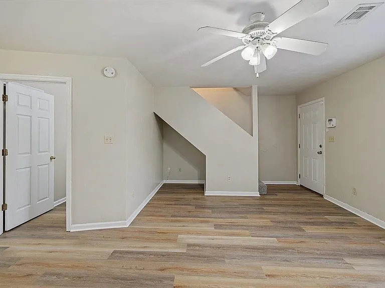 1346 Hancock St #B — Photo 12