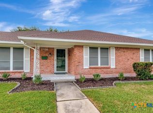 2106 College Dr, Victoria, TX 77901