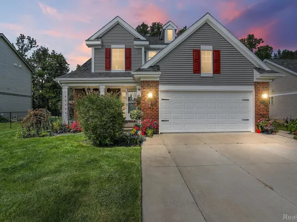 9469 Maple Ridge Dr, Newport, MI 48166