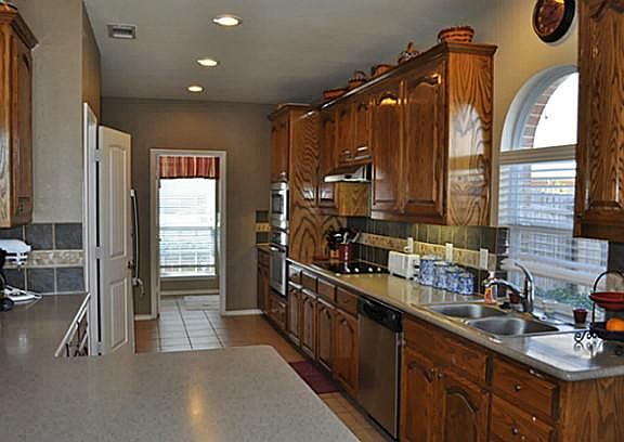5th image of 2428 Silverthorn Ct