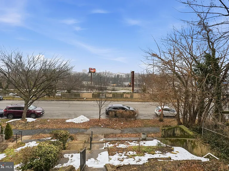 2302 Mount Royal Ter — Photo 38