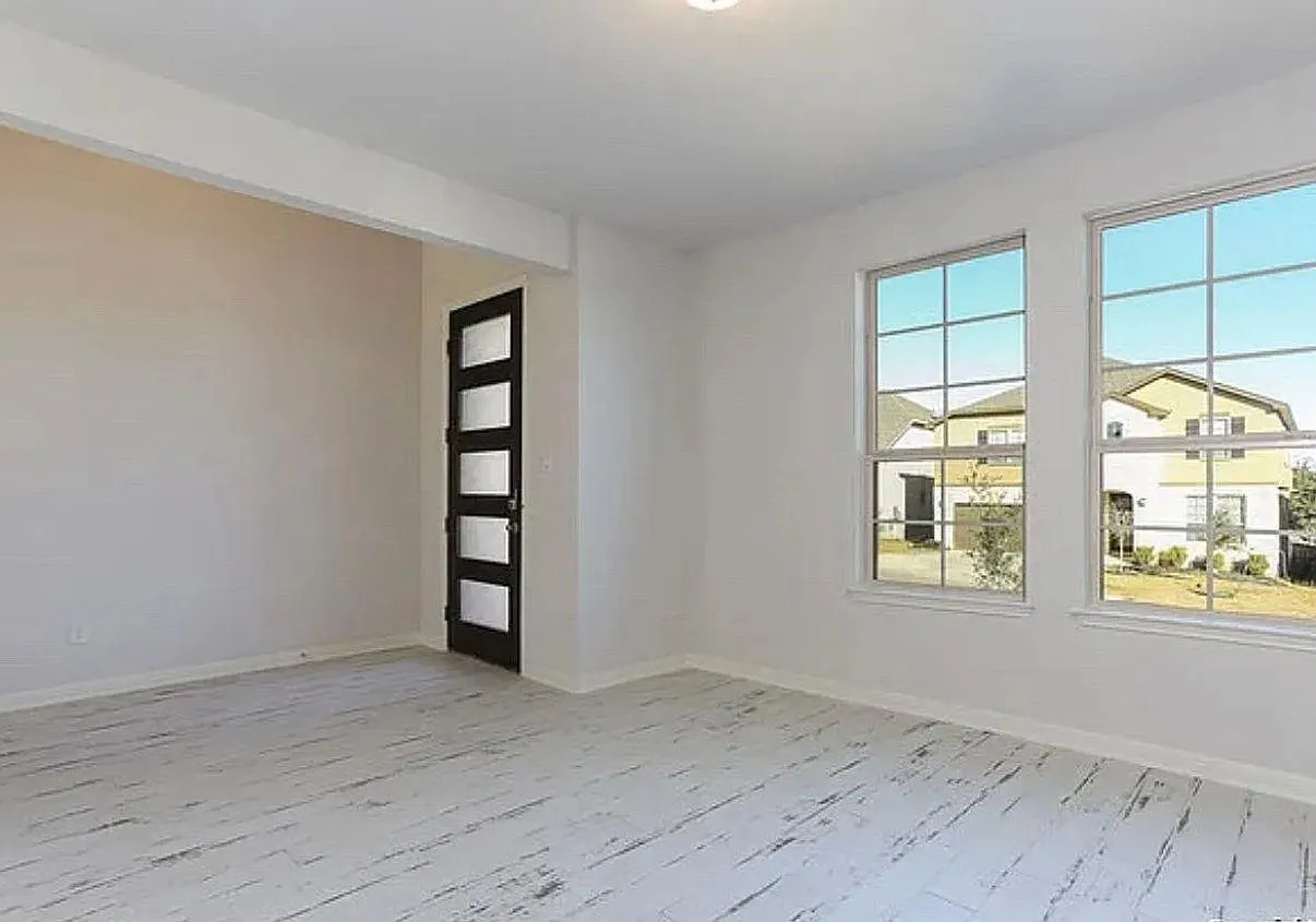 4 bed, 3.5 bath, 3153 sqft, $2,900 — Photo 4