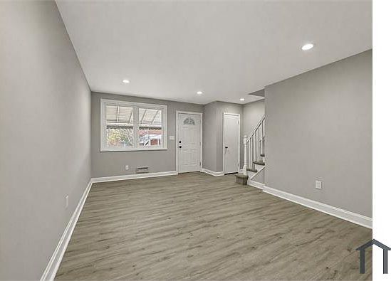 4th image of 4914 Greencrest Rd