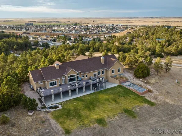 920 E 10th St, Pine Bluffs, WY 82082
