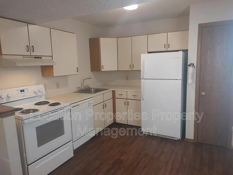 3 bed, 2.0 bath, 800 sqft, $995 — Photo 4