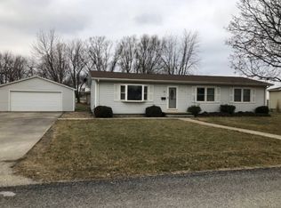 411 N Beech St, Arthur, IL 61911