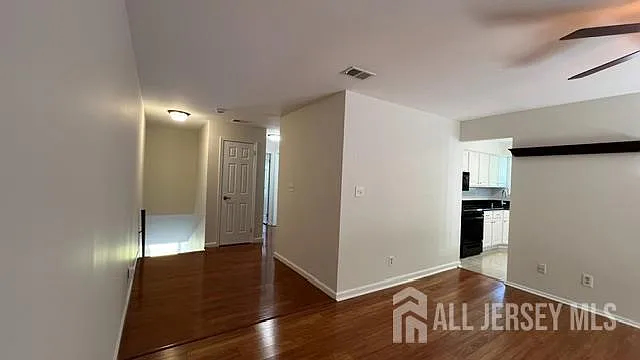 140 Wyndham Pl — Photo 13