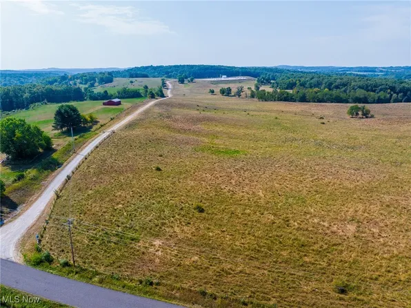 Lewis Rd, Salineville, OH 43945