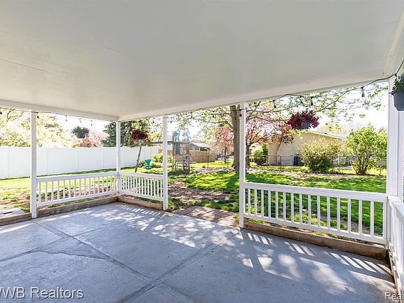 5th image of 5815 Willow Creek Dr