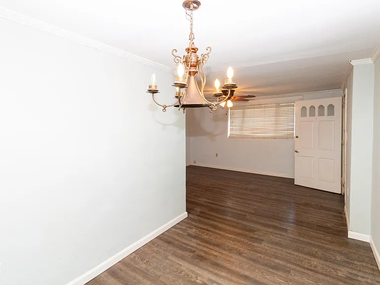 2717 Cherokee Ave — Photo 10