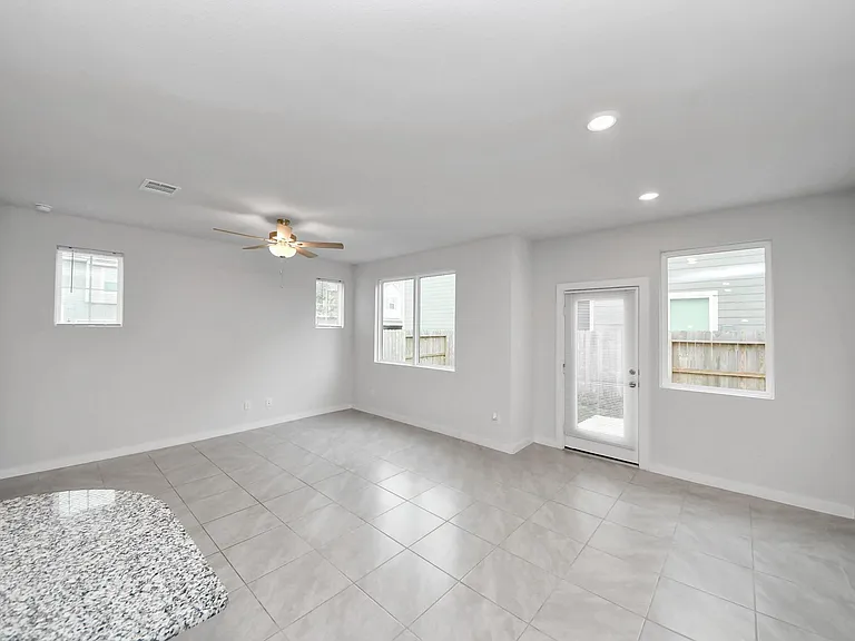 3830 Glossy Lake Dr — Photo 10