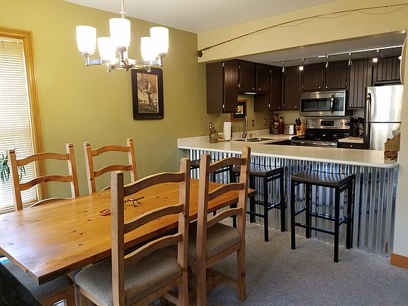 Breakfast nook - dining room