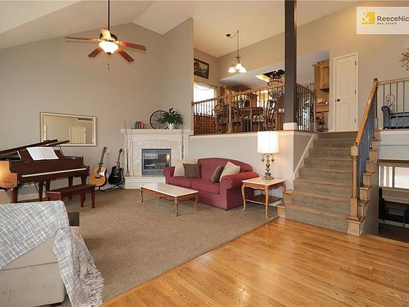3rd image of 1921 Surrey St