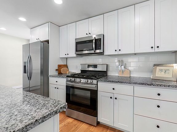 3rd image of 27-29 Lake St