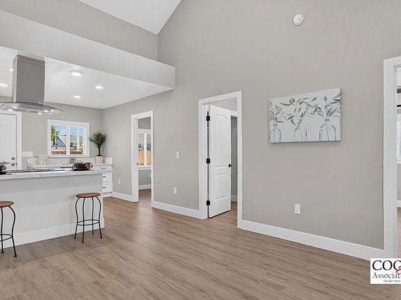4th image of 2296 Grove Ave