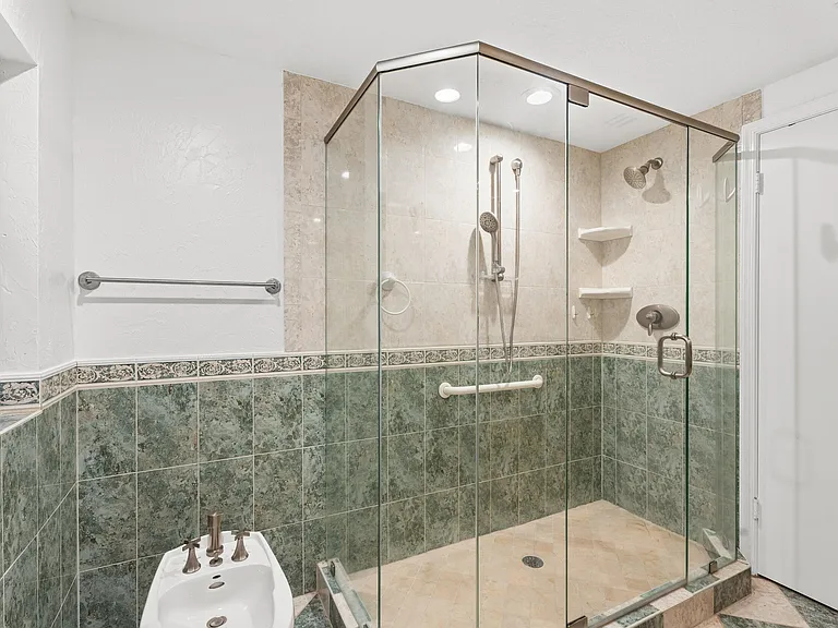114 S Lake Dr — Photo 26