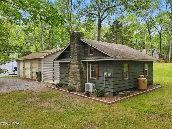 24 Holland Rd, Hawley, PA 18428