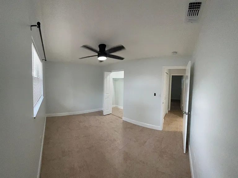 520 46th St #522 — Photo 15