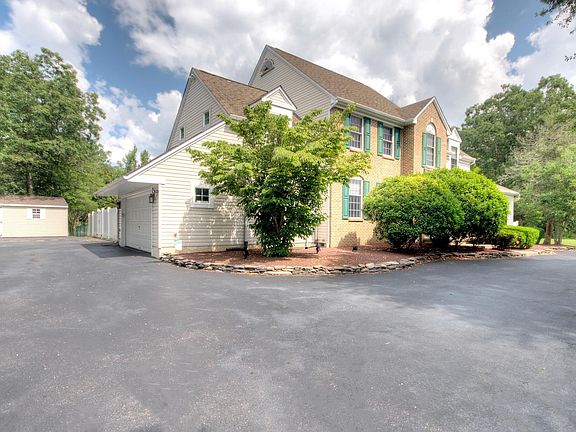 5th image of 17 Deerfield Trl